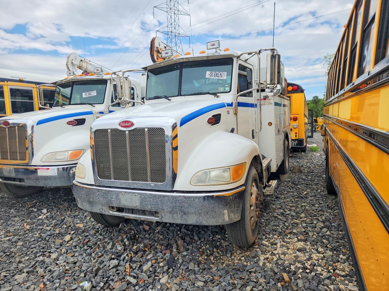 Salvage Peterbilt 337 Image