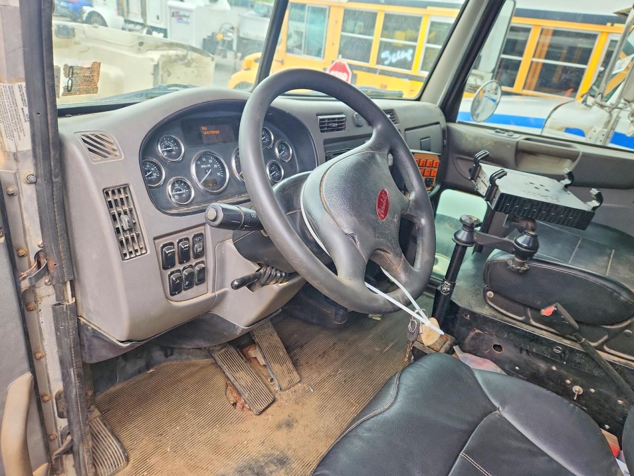 Peterbilt 337