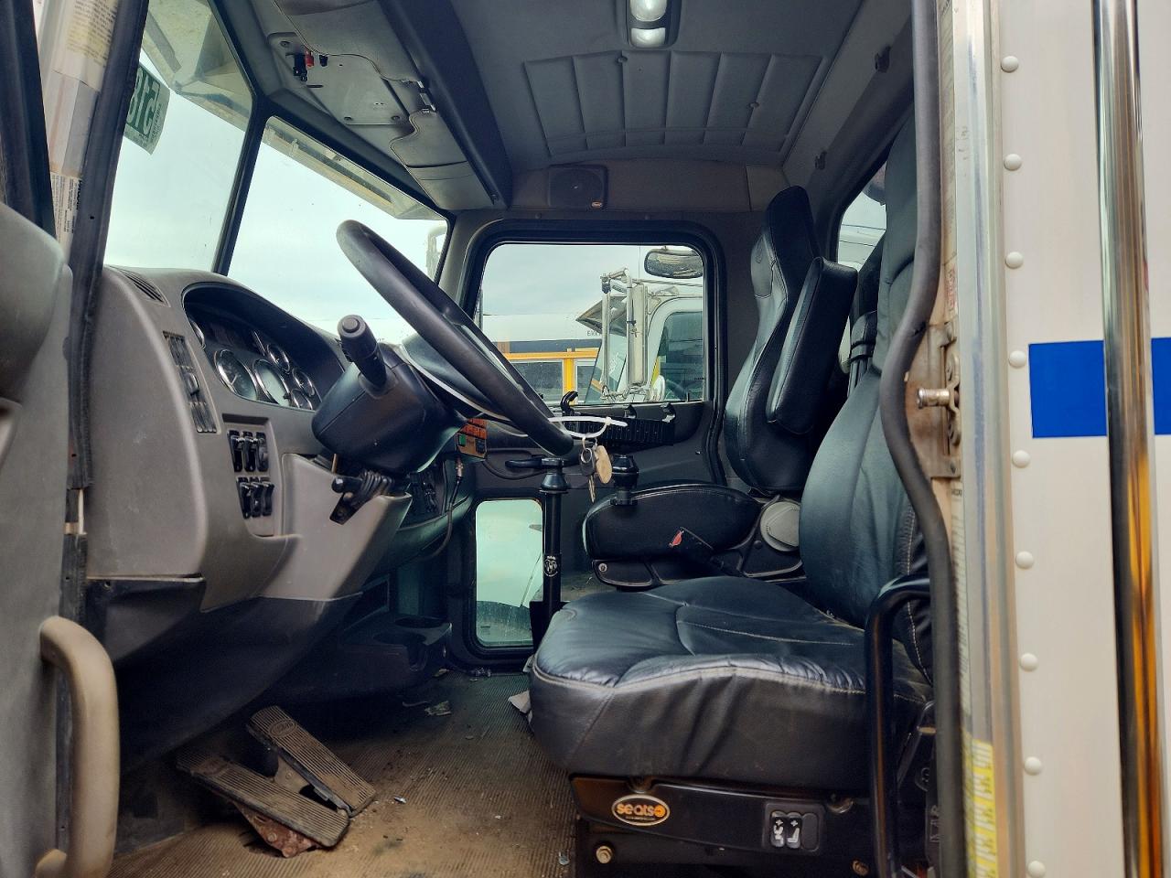 Peterbilt 337