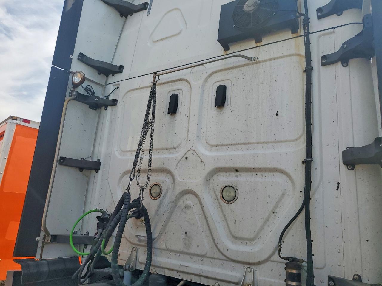 Freightliner Cascadia 126
