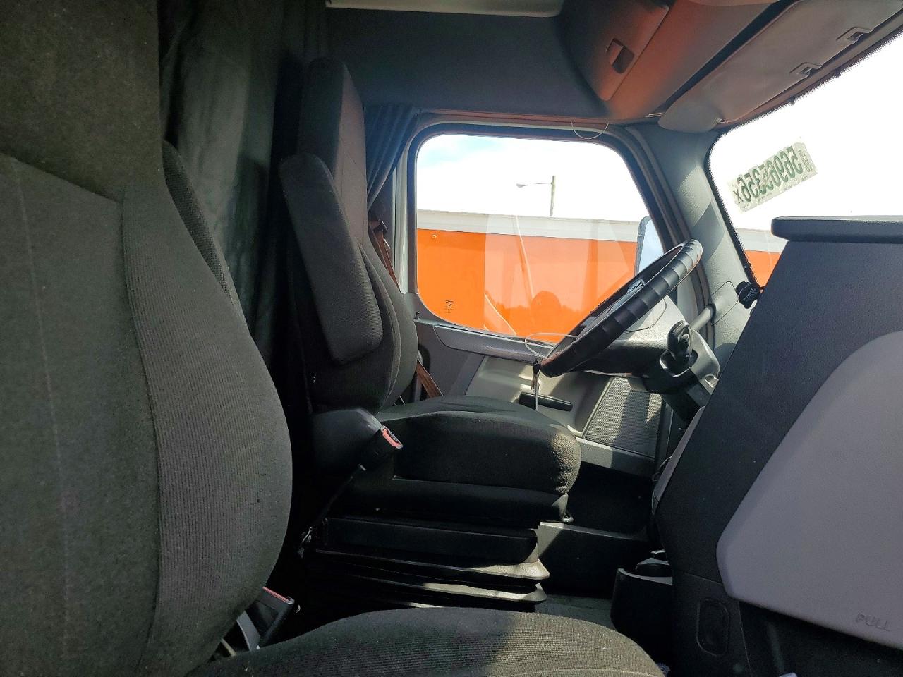 Freightliner Cascadia 126