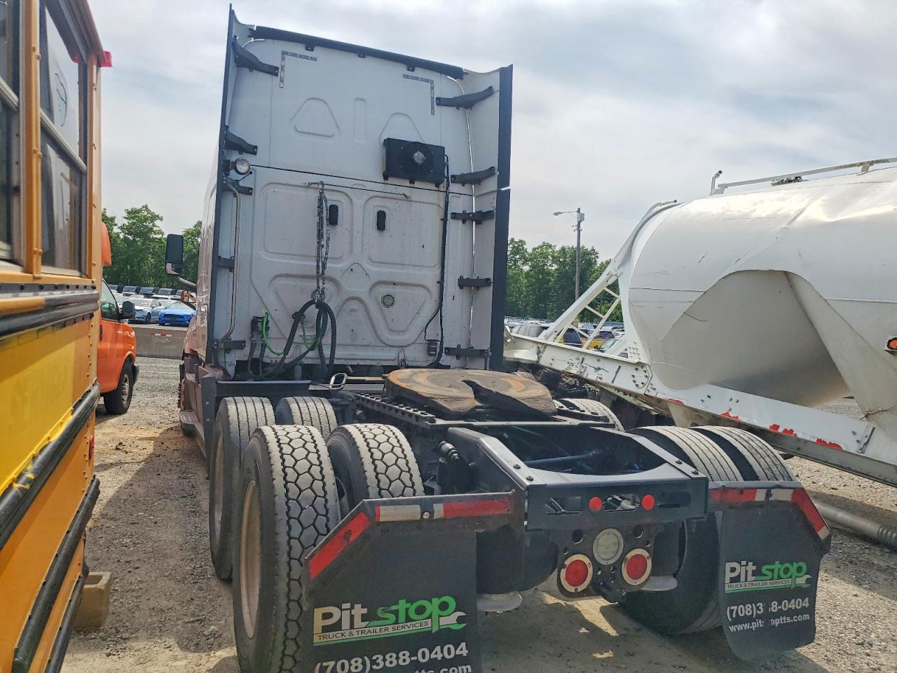 Freightliner Cascadia 126