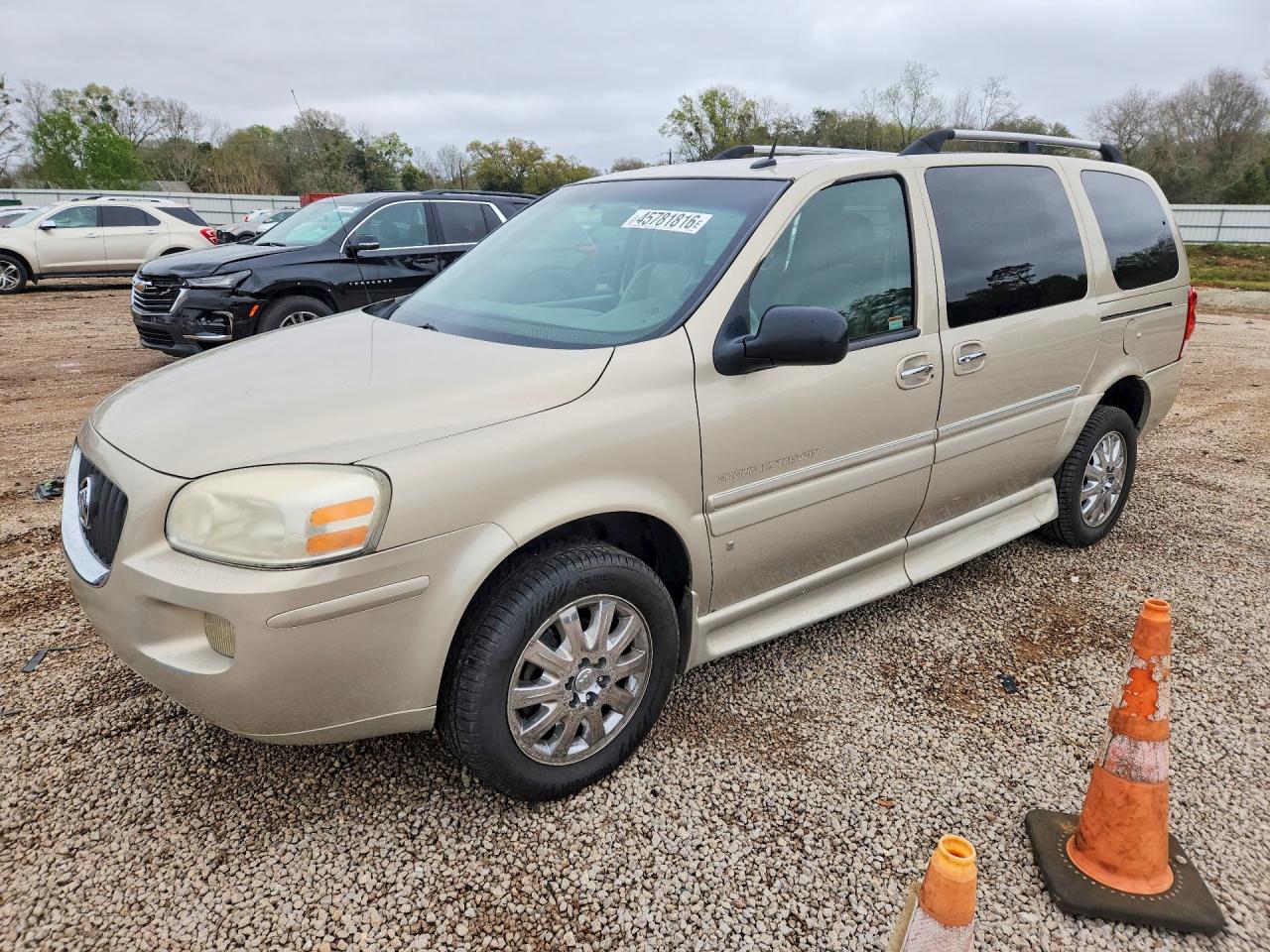 Salvage Buick Terraza Image