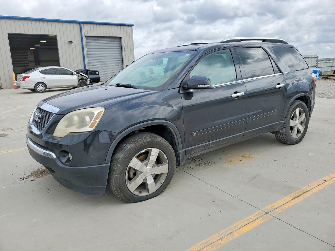 Salvage GMC Acadia Image