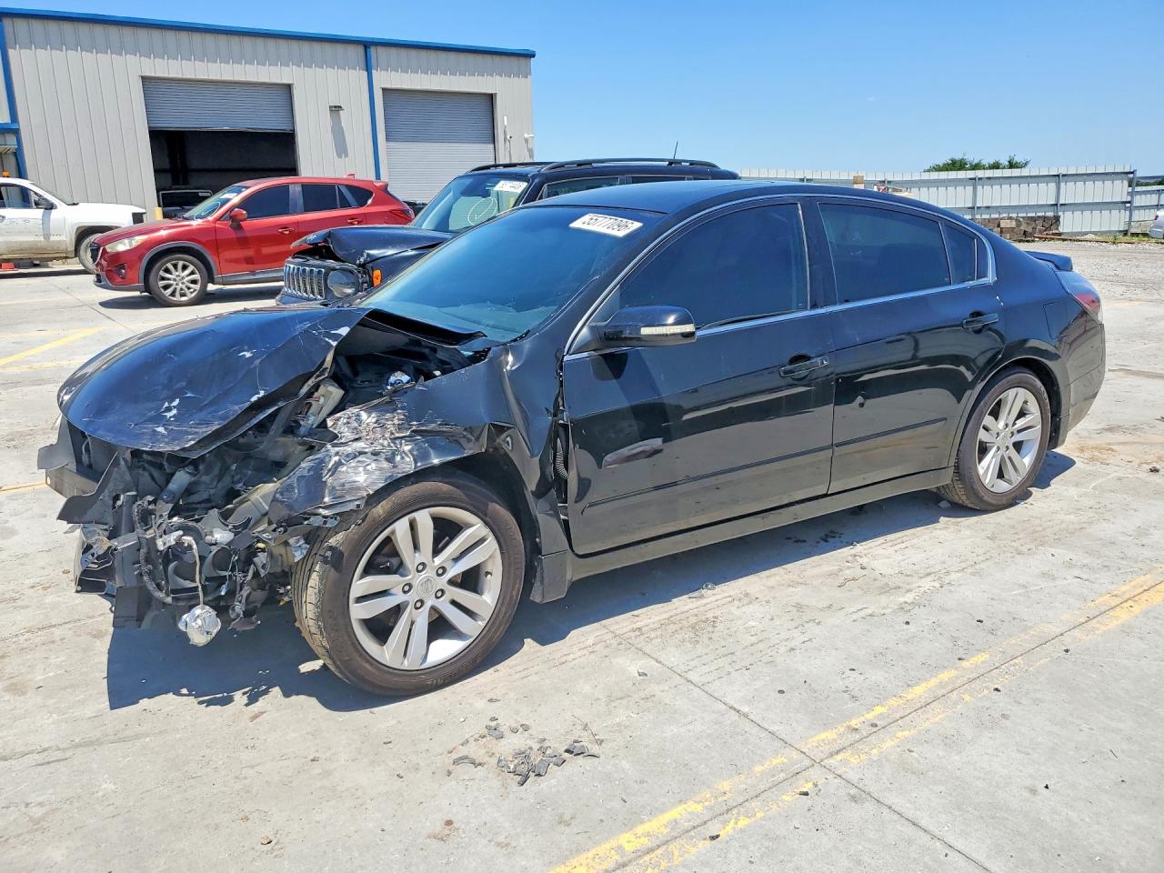 Salvage Nissan Altima Image