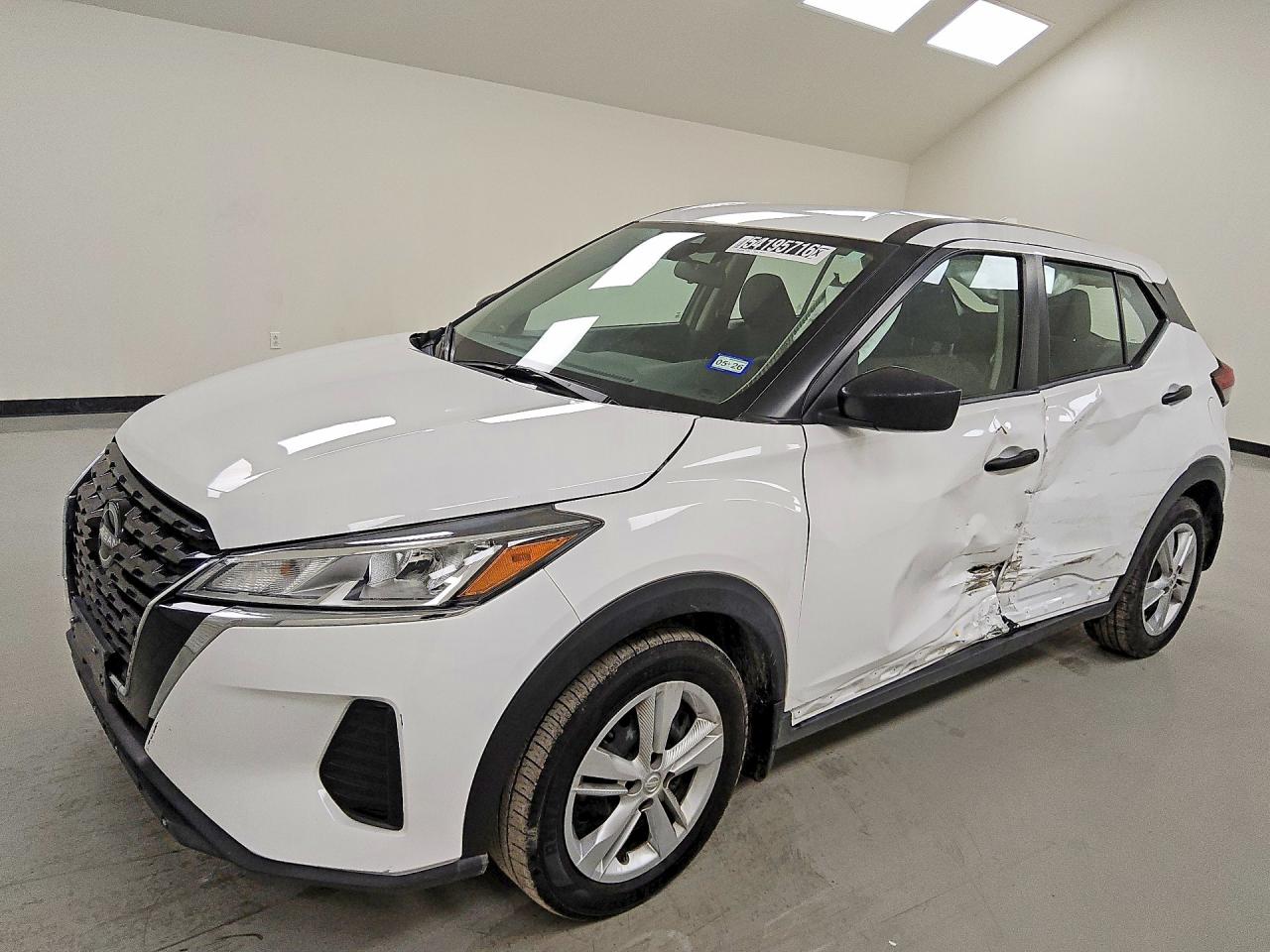 Salvage Nissan Kicks Image
