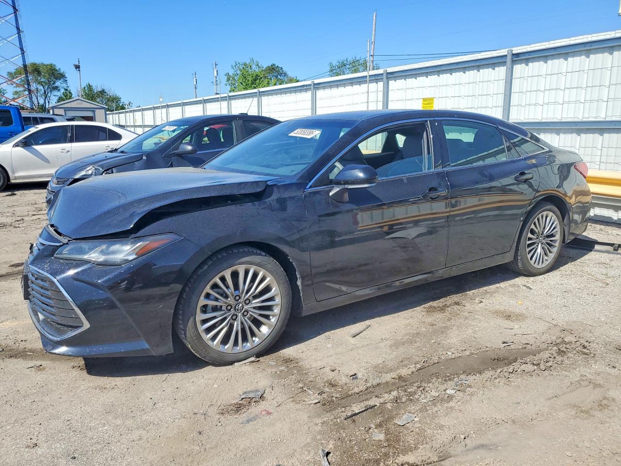 Salvage Toyota Avalon Image