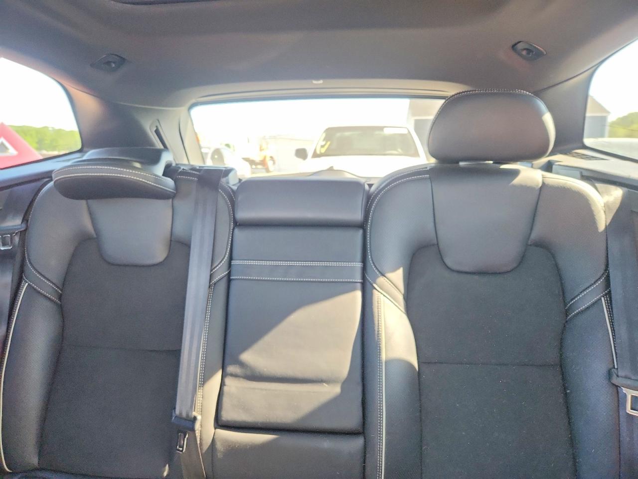 Volvo XC60 B5 R-design
