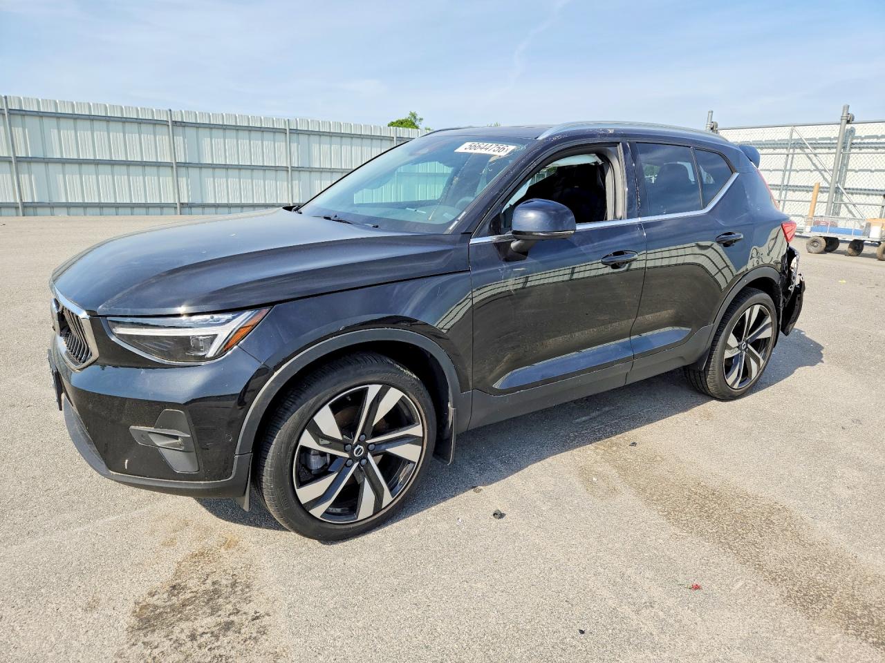 Salvage Volvo XC40 Image