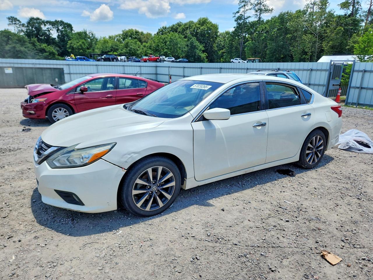 Salvage Nissan Altima Image