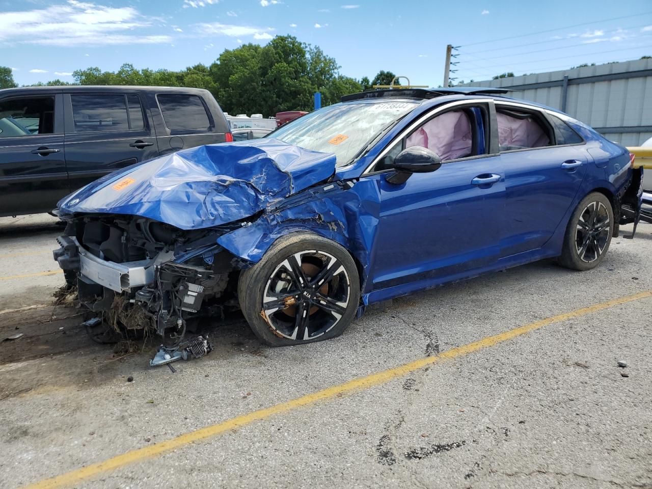 Salvage Kia K5 Image