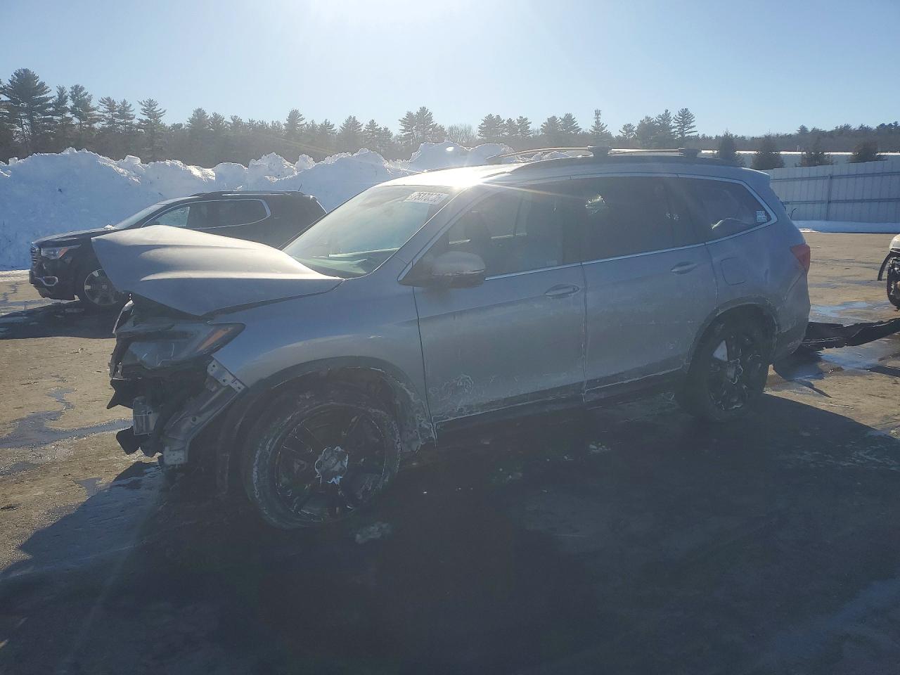 Salvage Honda Pilot Image