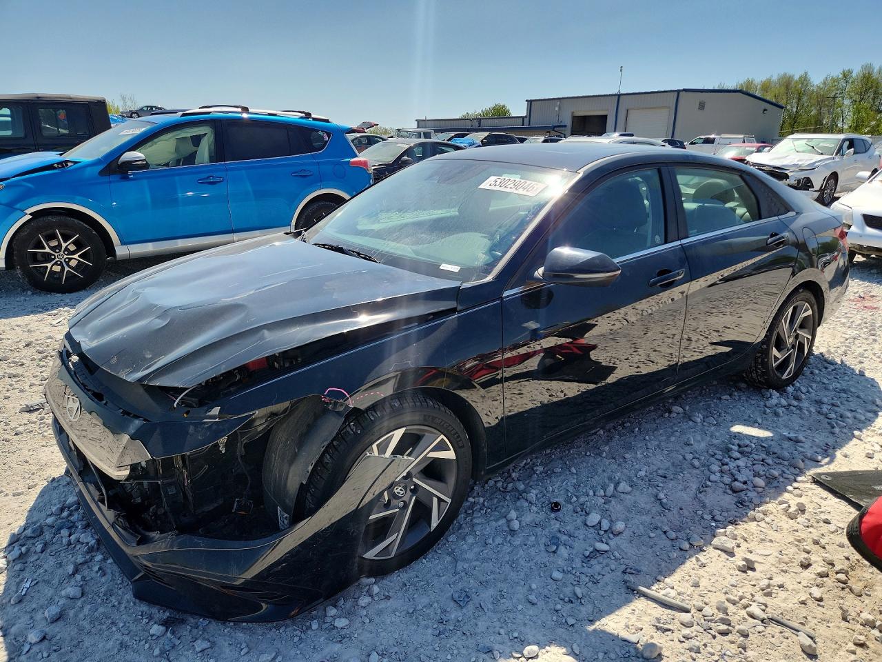 Salvage Hyundai ELANTRA Image