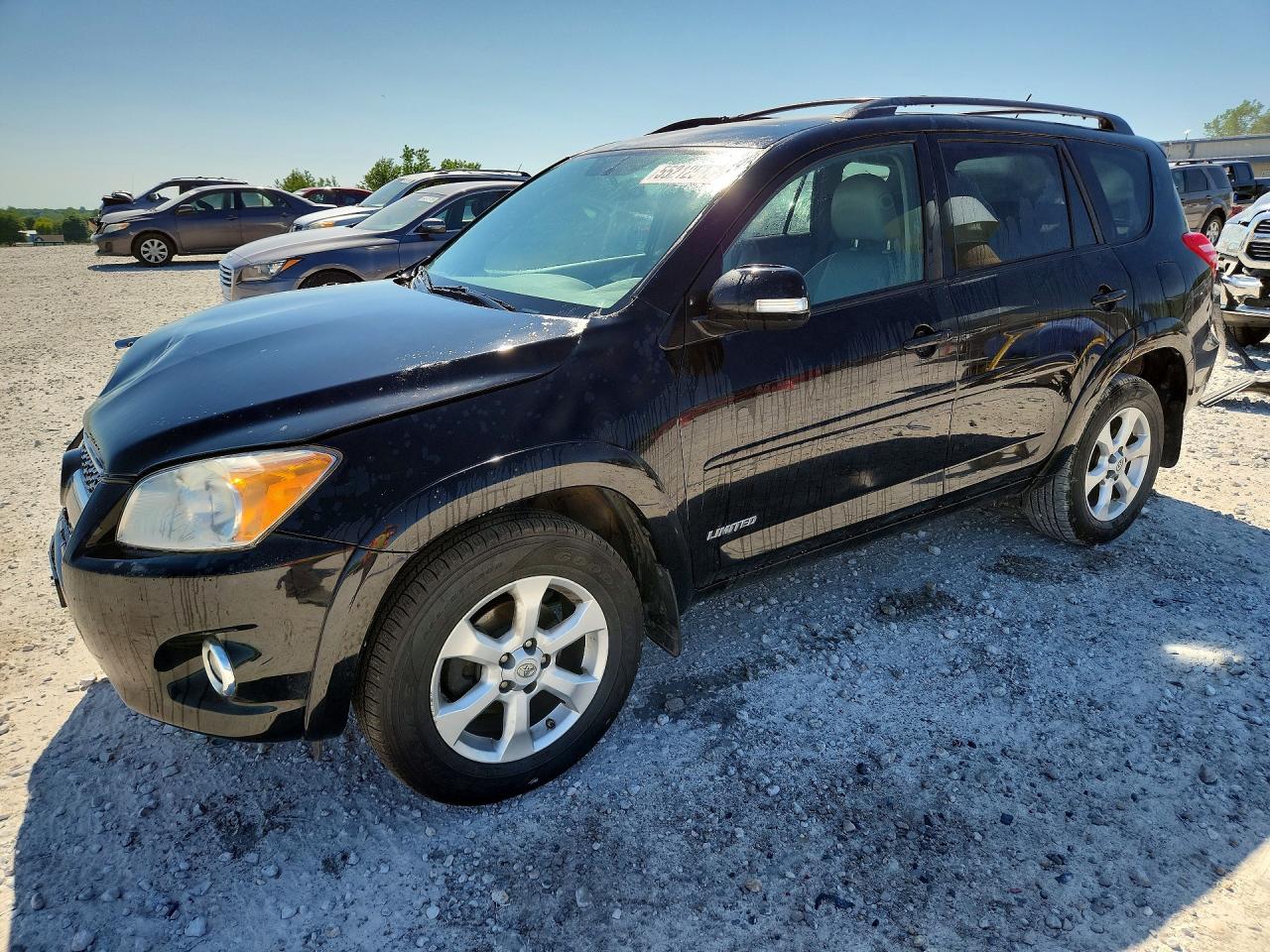 Salvage Toyota RAV4 Image