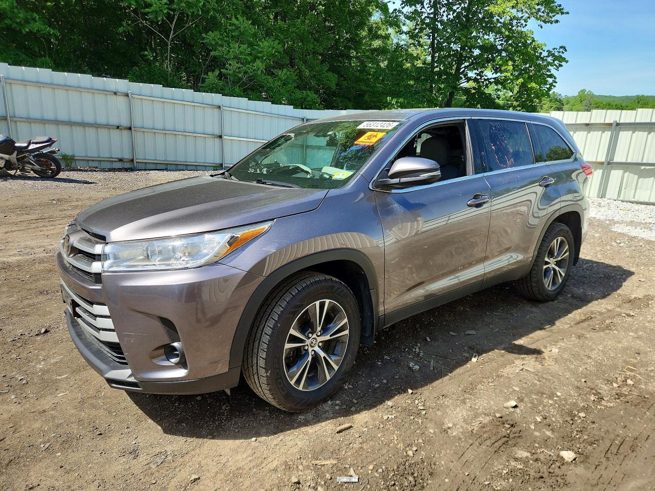 Salvage Toyota Highlander Image