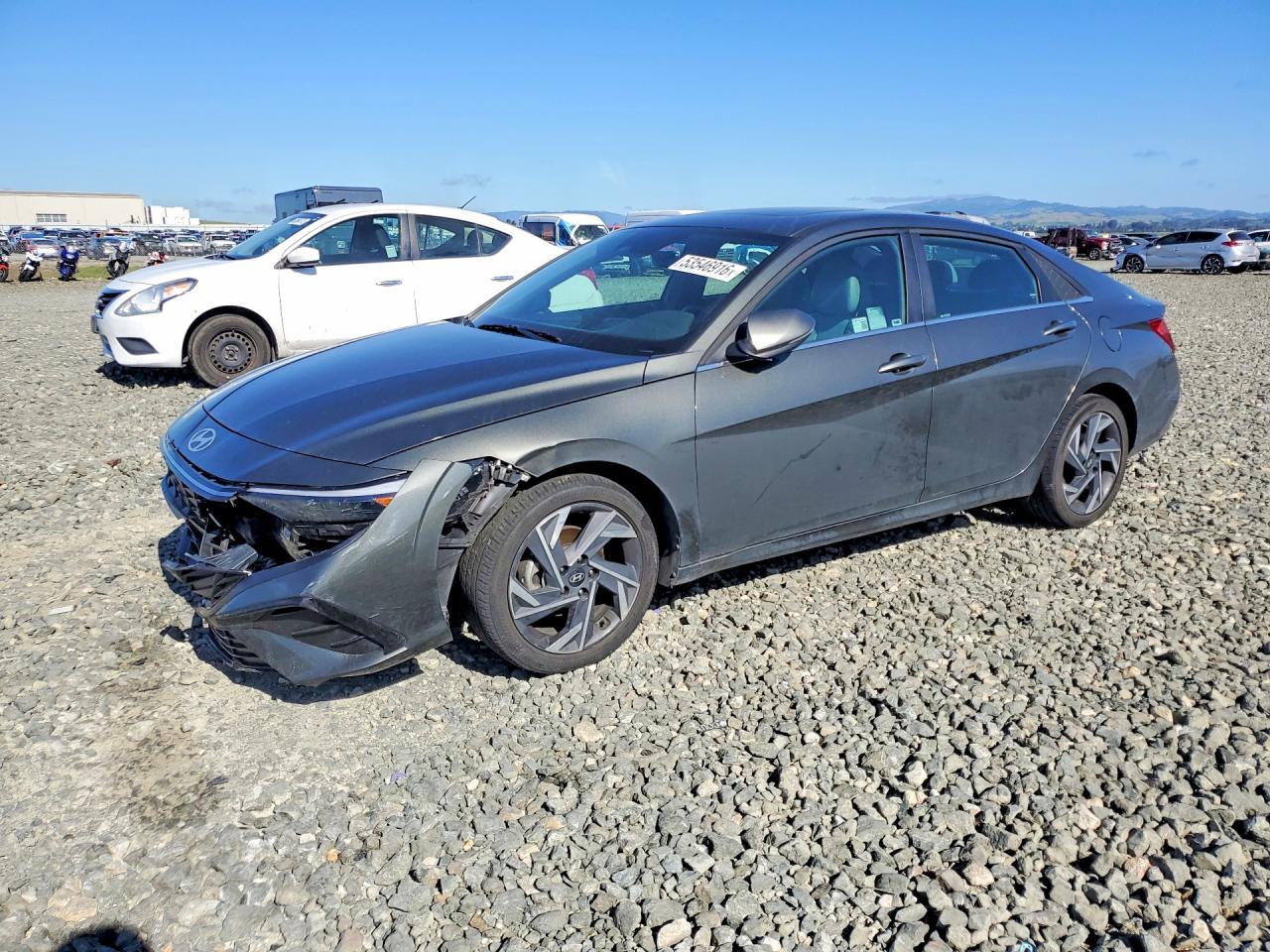 Salvage Hyundai ELANTRA Image