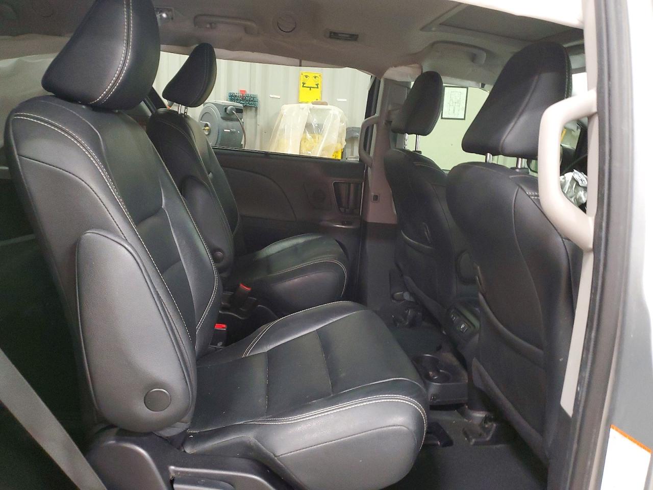 Toyota Sienna Se 7-passenger