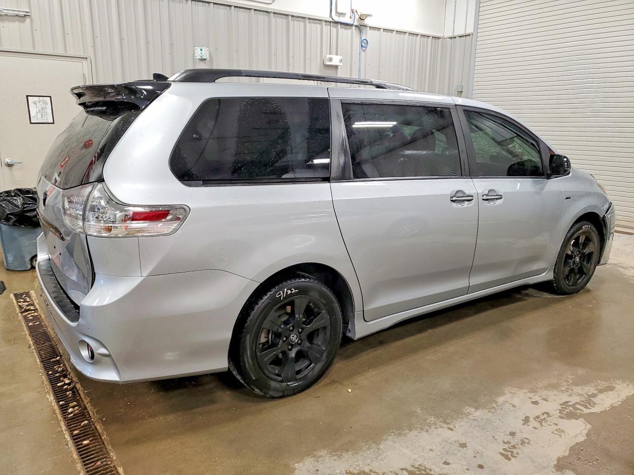 Toyota Sienna Se 7-passenger