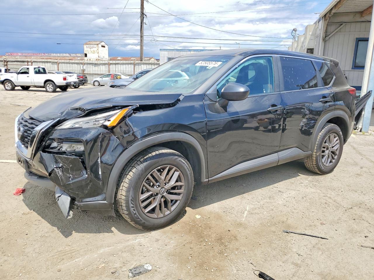 Salvage Nissan Rogue Image