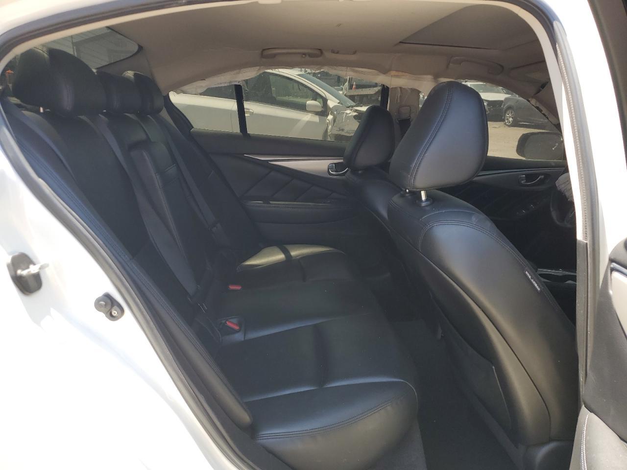 INFINITI Q50 Luxe