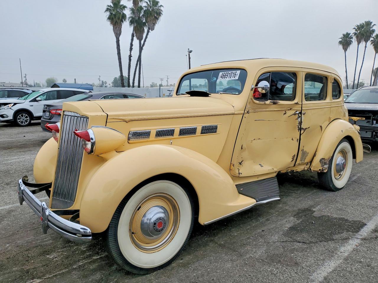 Salvage Packard Deluxe Eig Image