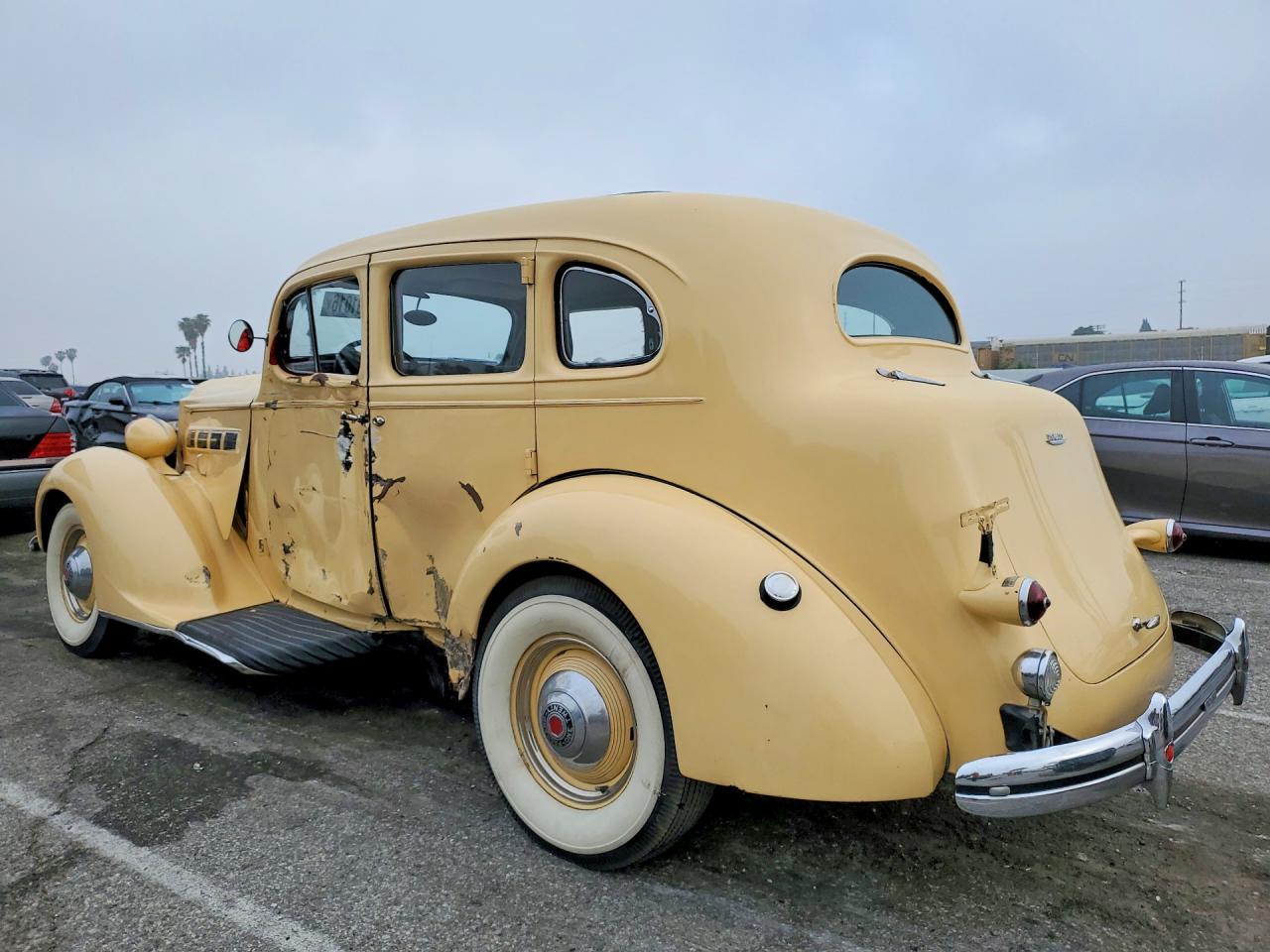 Packard Deluxe Eig
