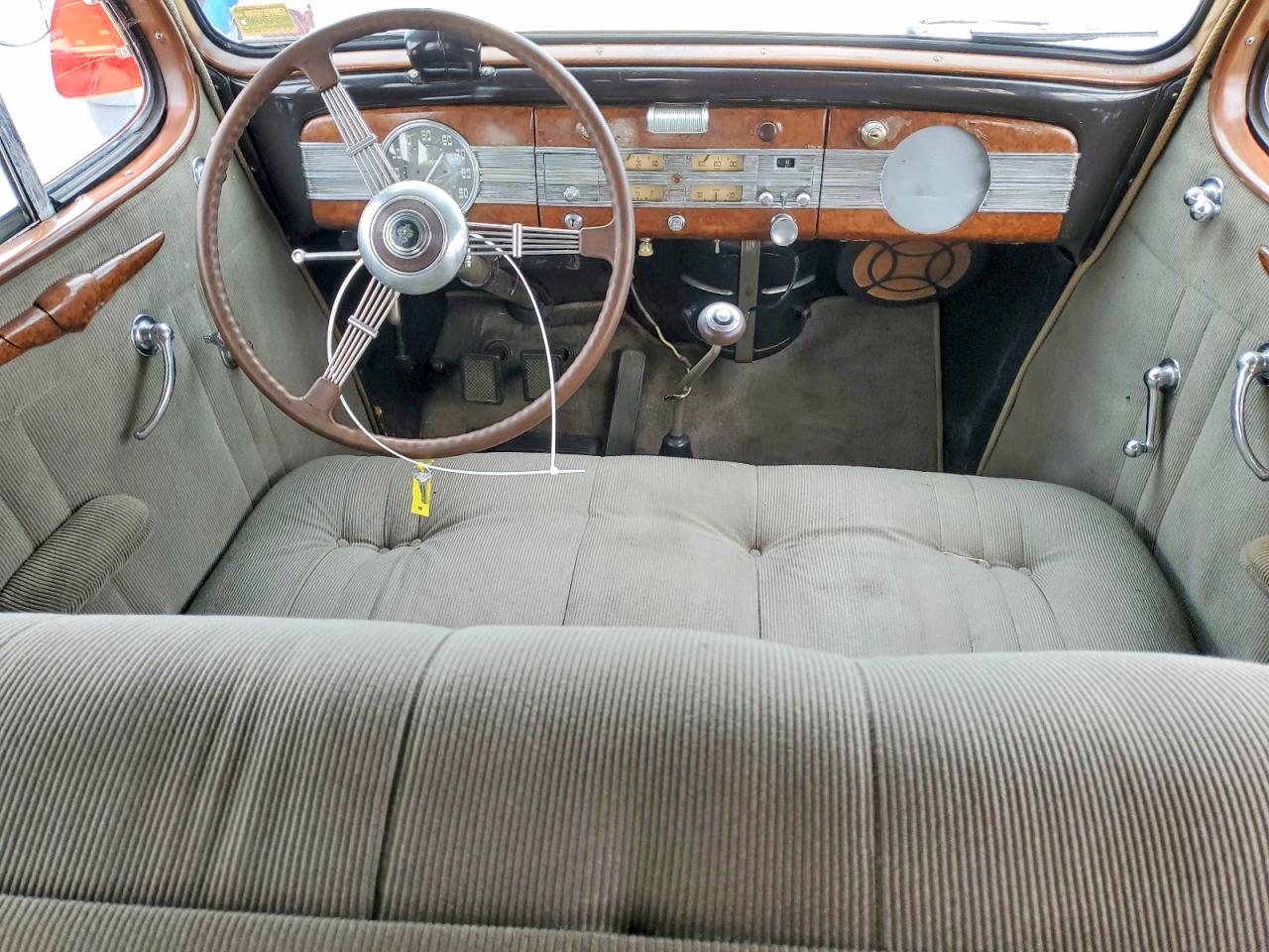Packard Deluxe Eig