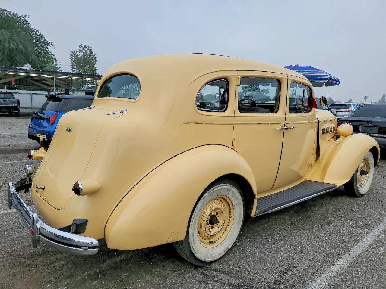 Packard Deluxe Eig