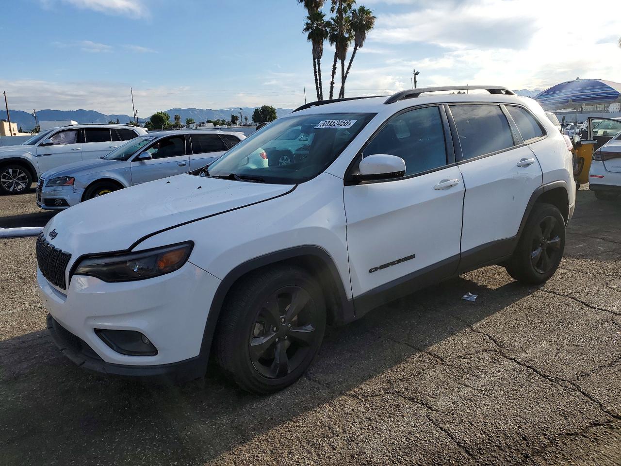 Salvage Jeep Cherokee Image
