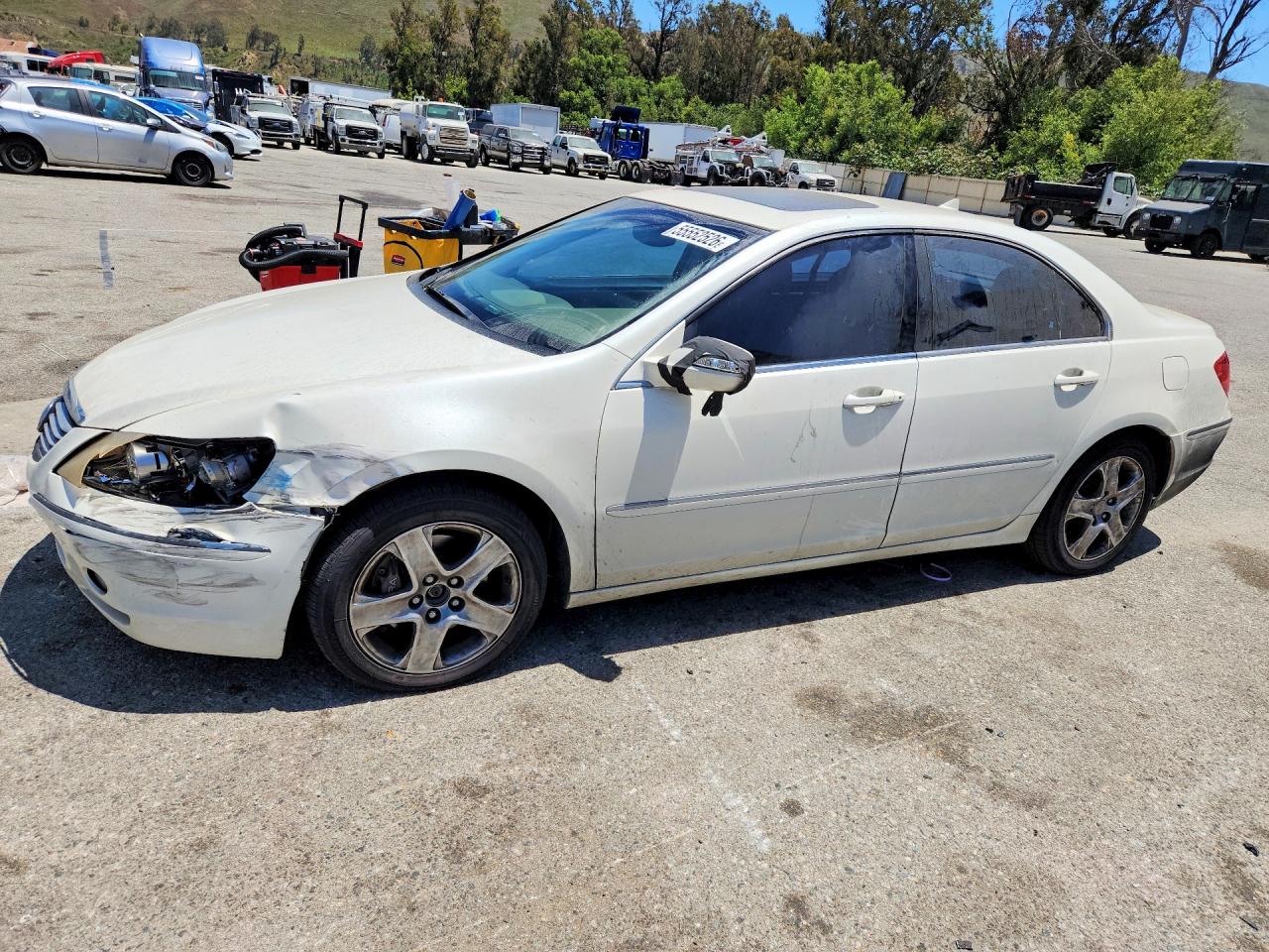 Salvage Acura RL Image