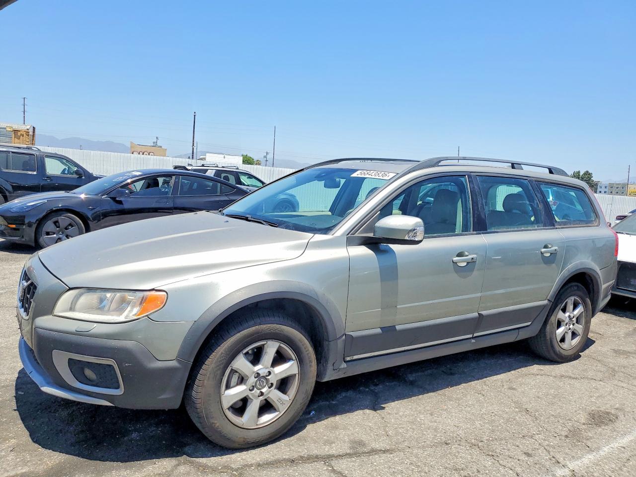 Salvage Volvo XC70 Image