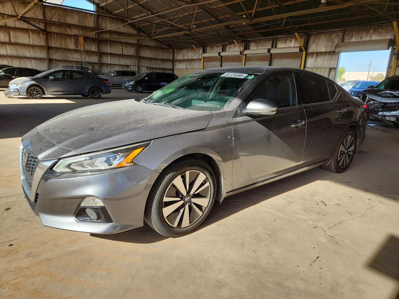 Salvage Nissan Altima Image