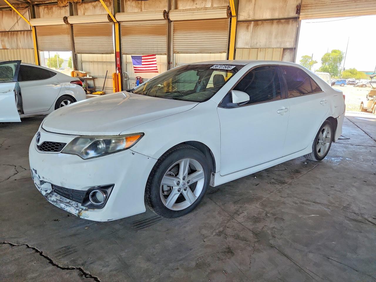 Salvage Toyota Camry Image