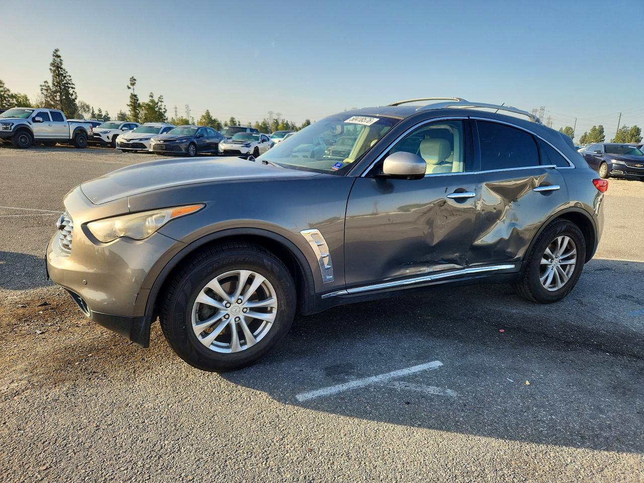 Salvage INFINITI Fx Image