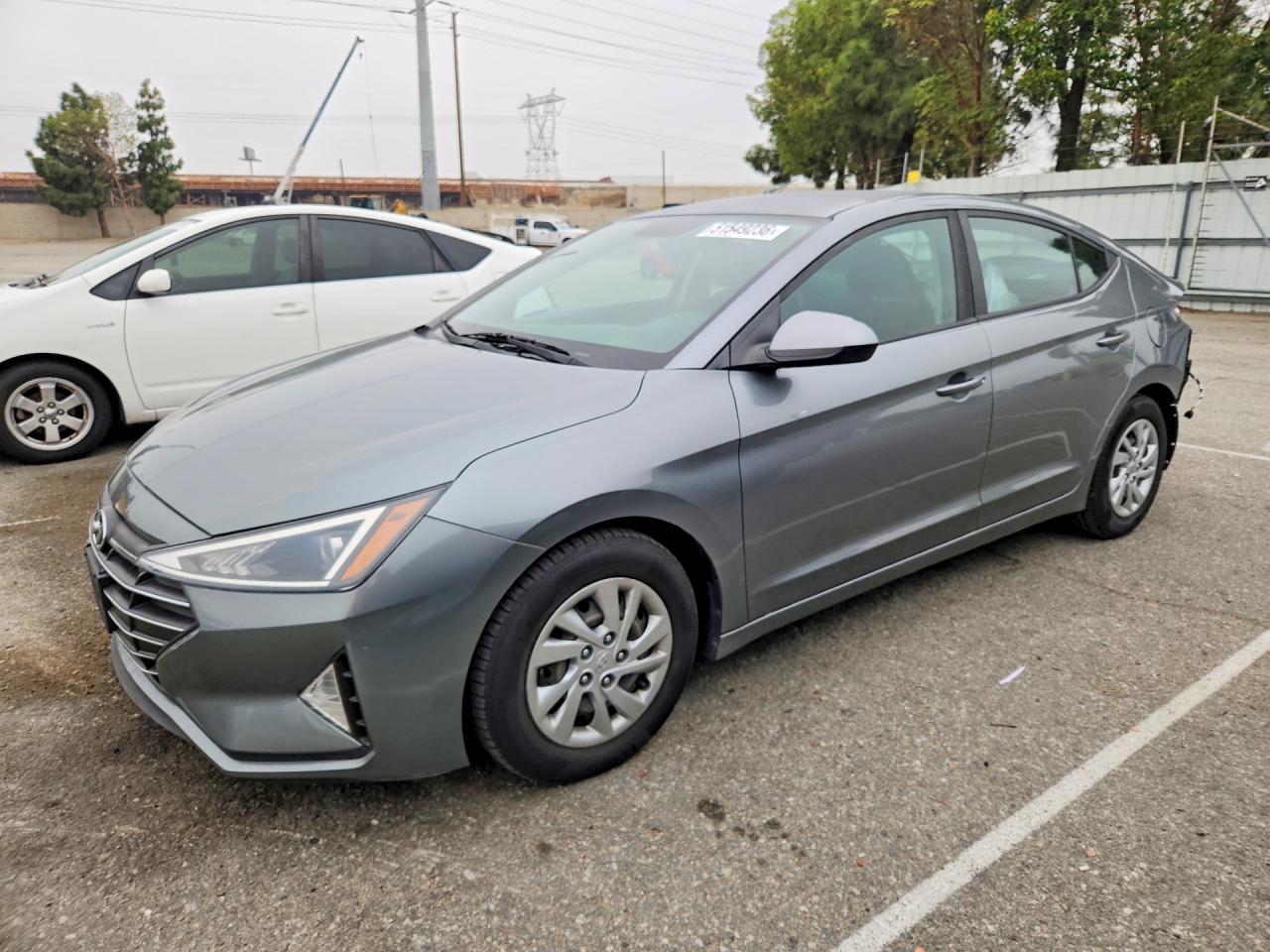 Salvage Hyundai ELANTRA Image