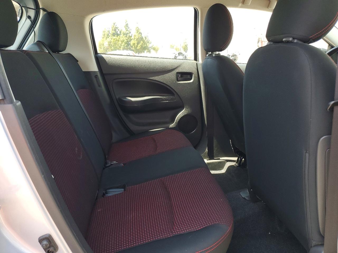 Mitsubishi Mirage Se