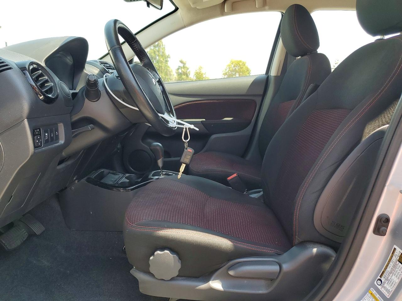 Mitsubishi Mirage Se