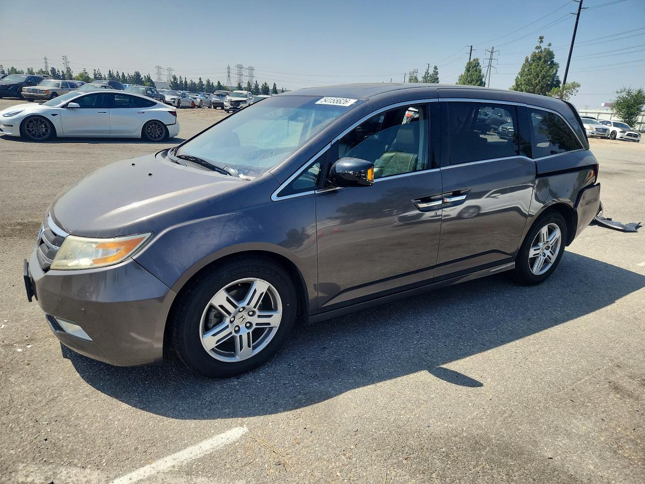 Salvage Honda Odyssey Image