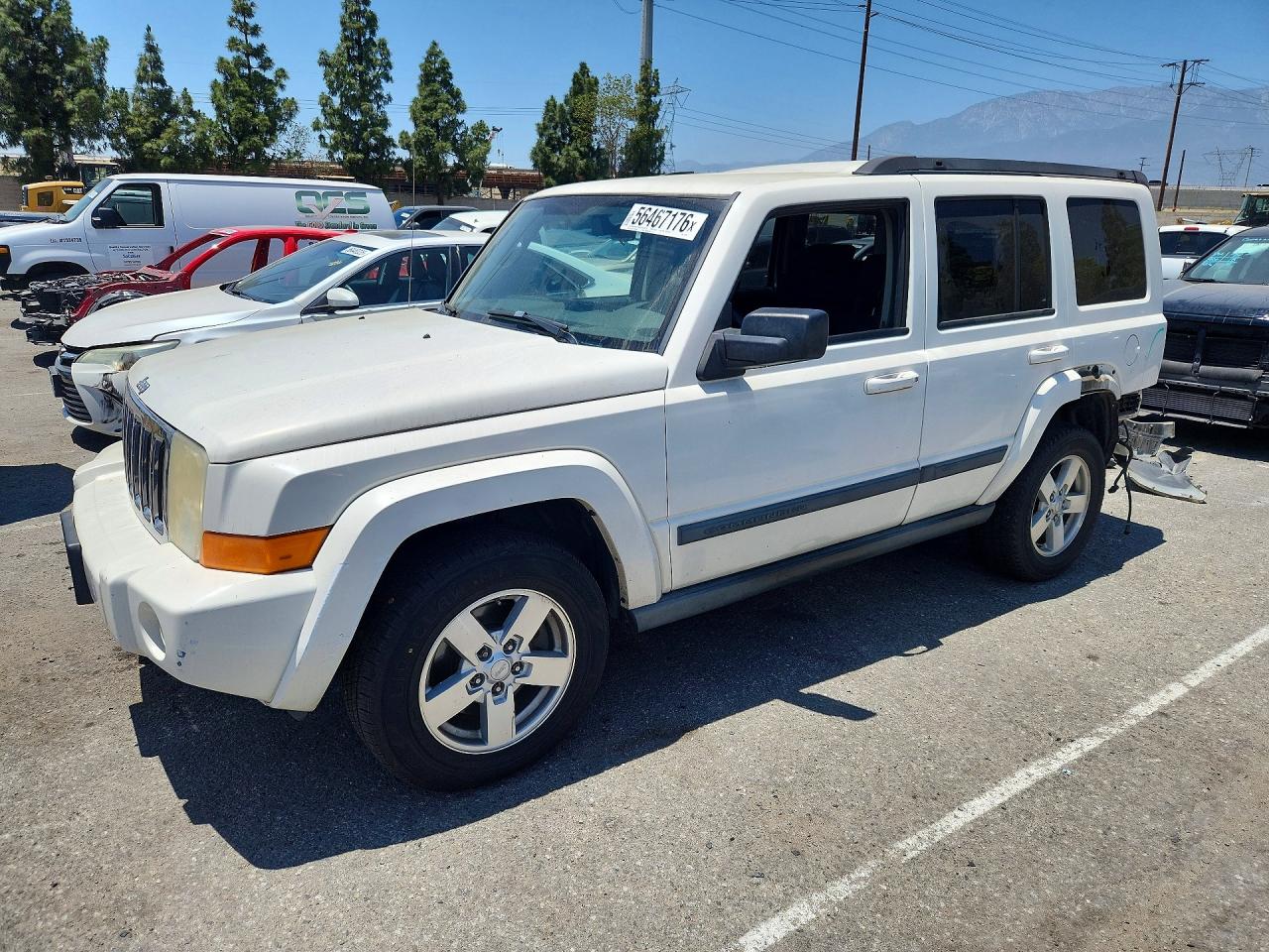 Salvage Jeep Commander Image