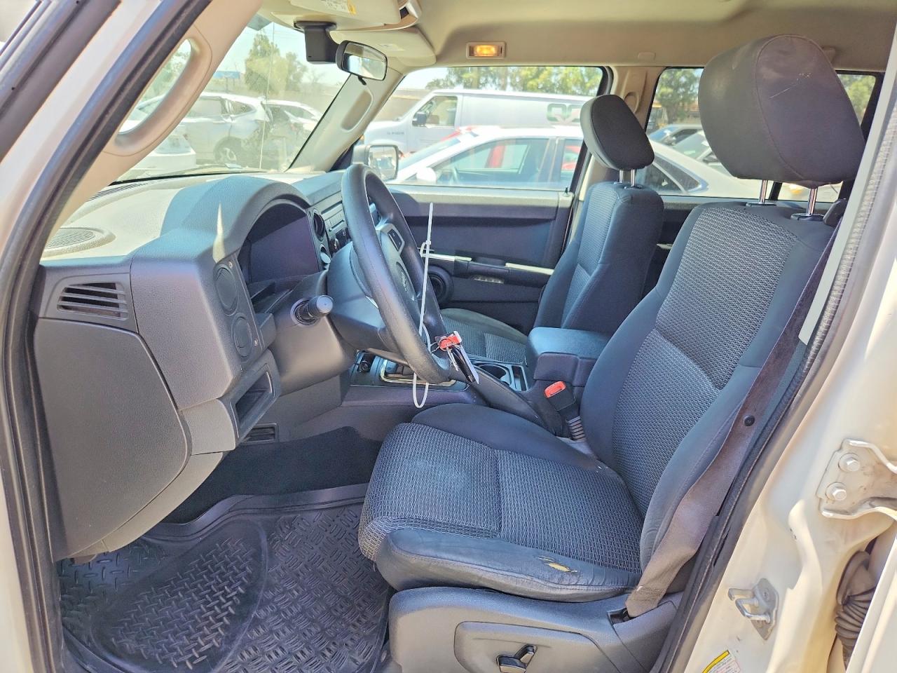 Jeep Commander Sport