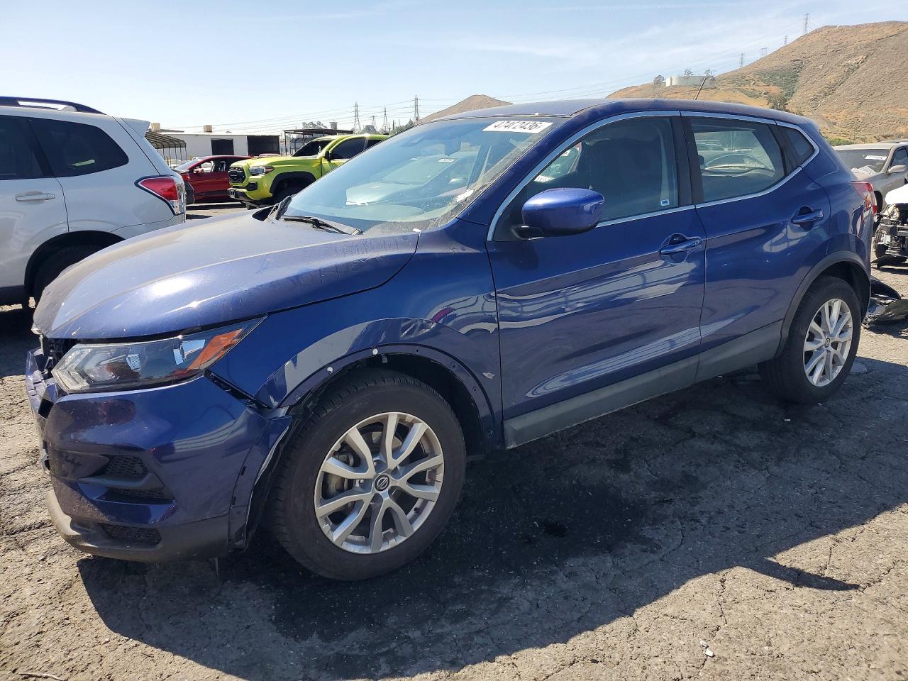 Salvage Nissan Rogue Image