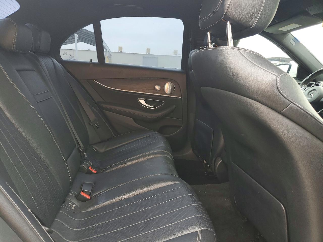 Mercedes-Benz E-Class 300 4matic