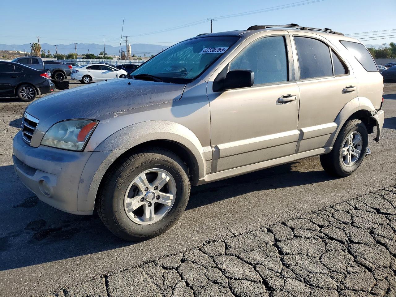 Salvage Kia Sorento Image