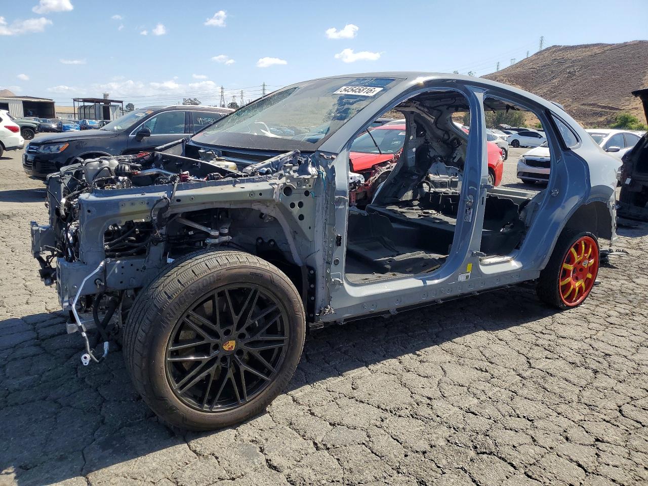 Salvage Porsche Cayenne Image