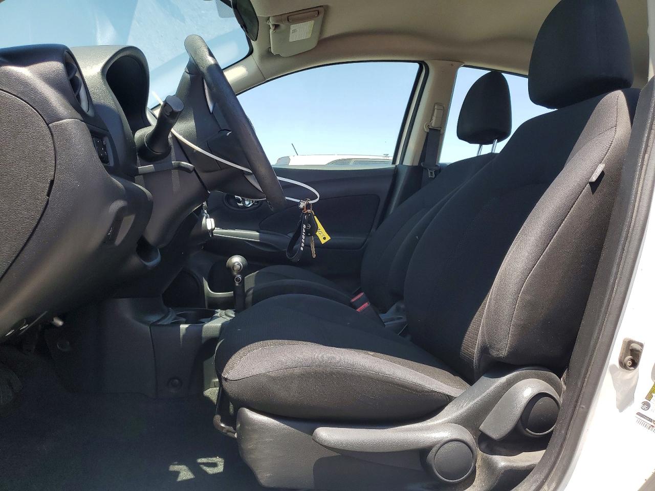 Nissan Versa 1.6 S