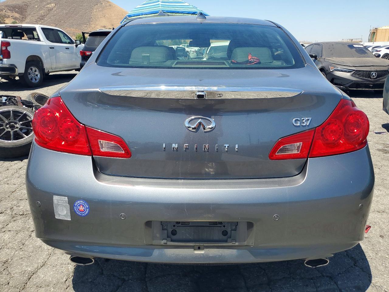 INFINITI G37 Journey