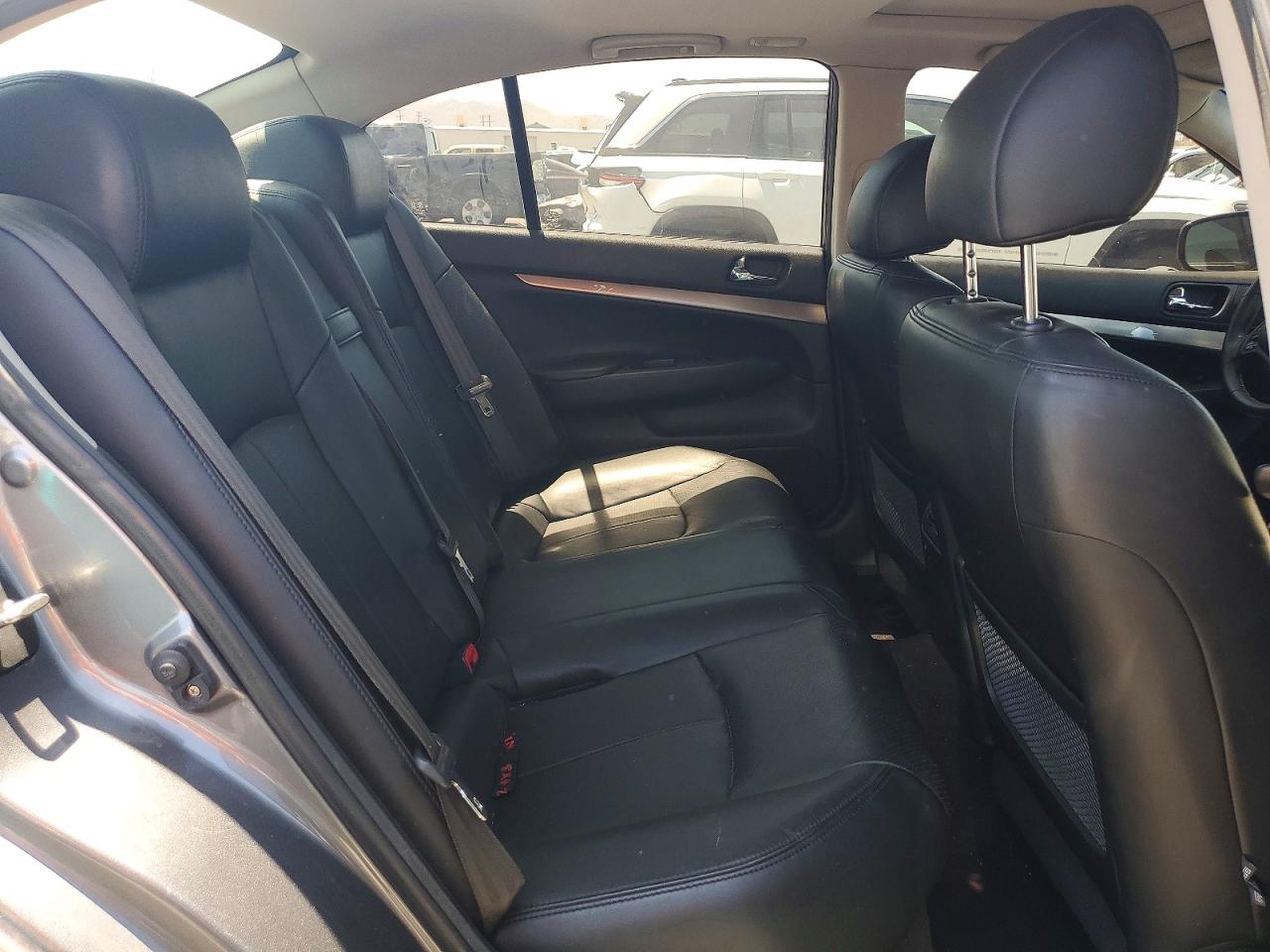 INFINITI G37 Journey
