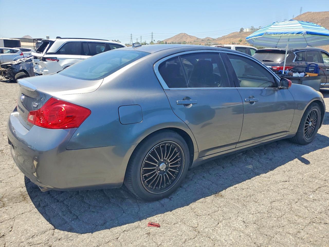 INFINITI G37 Journey