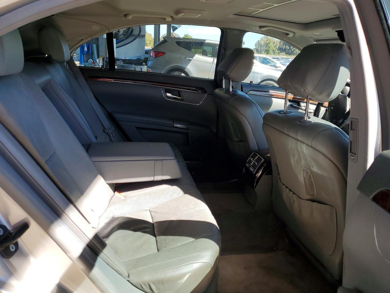 Mercedes-Benz S-Class 550