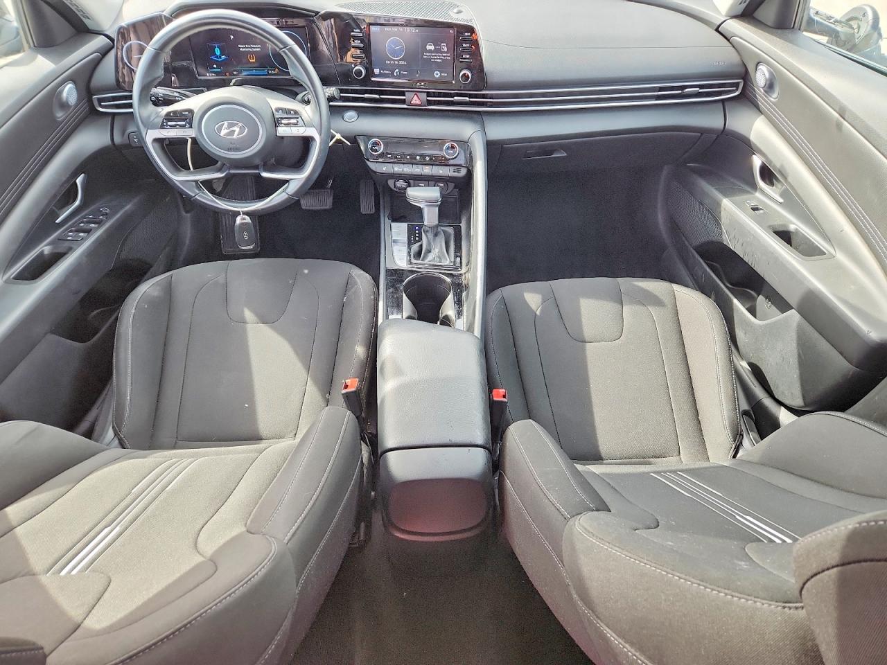 Hyundai ELANTRA Sel